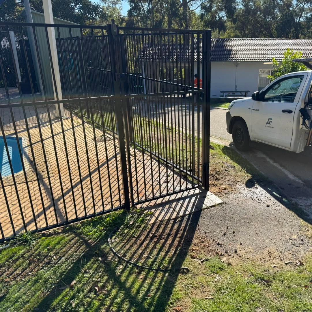 Tubular flat-top pool fence panels installed in Perth
